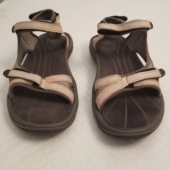 Teva womens 8 Tan Strappy Sandal Adjustable Closures Lightweight Breathable - Picture 1 of 5